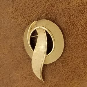 Trifari goldtone brooch